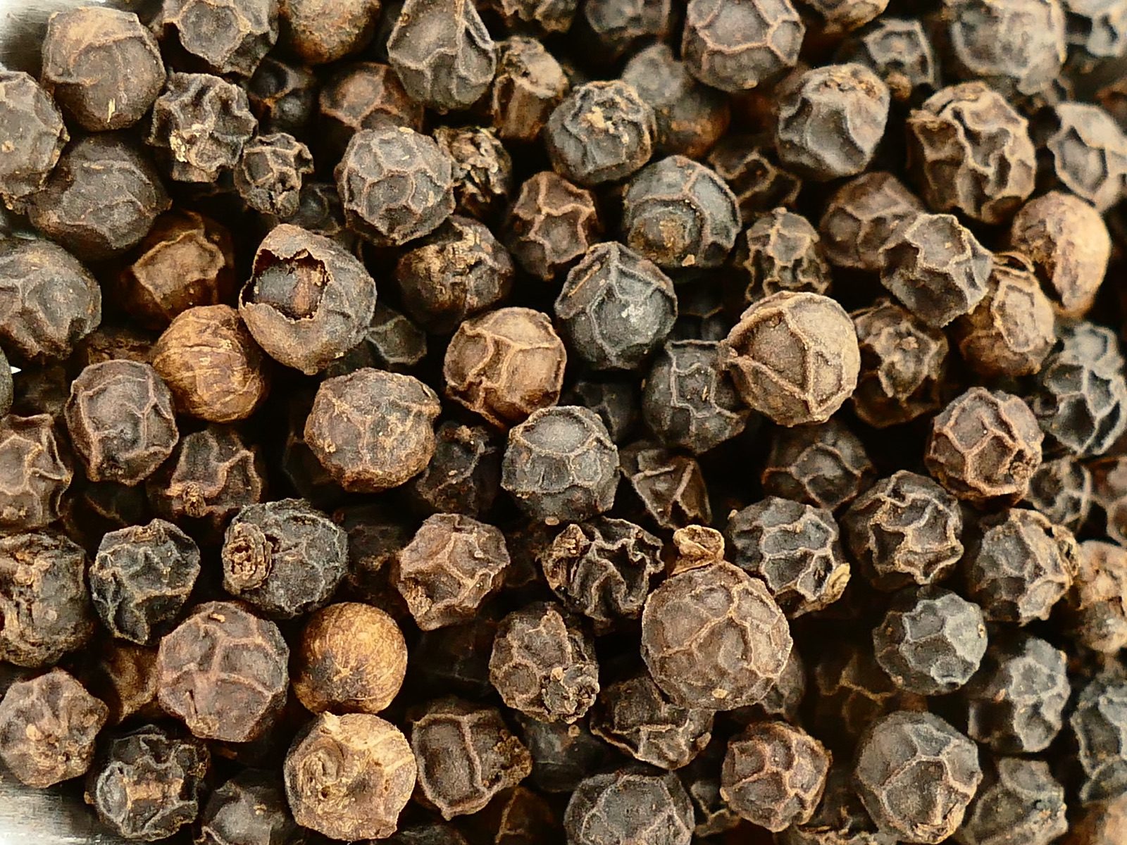 Vietnamese Black Pepper 550 G/L Steam Sterilized