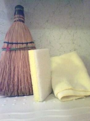 Household Cleaning Brooms & Brushes